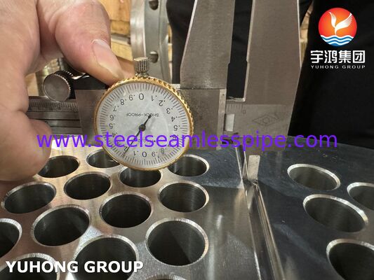 ASME SA240 SS304 Таблицы труб теплообменника с прецизионным CNC-бурением для коррозионностойкой нефтехимической службы